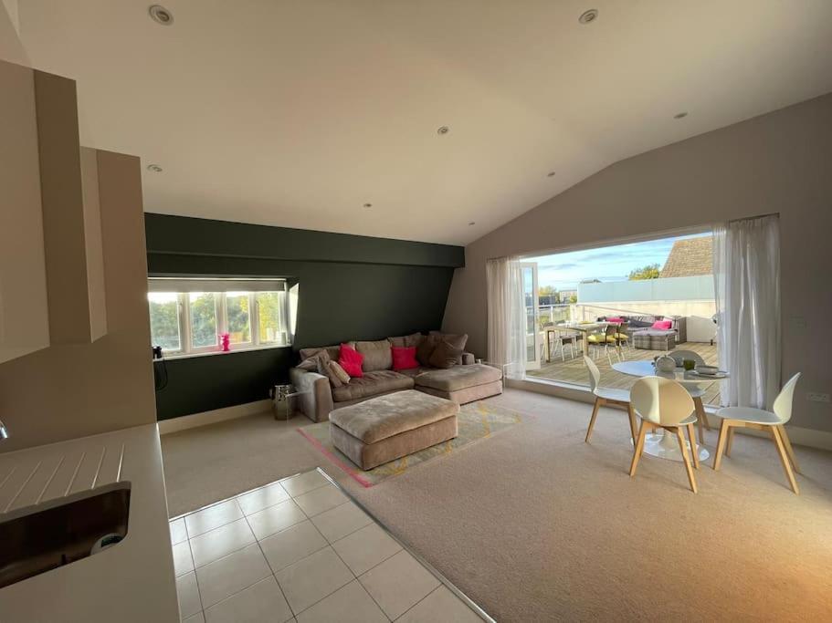 Reed Warbler - Hm111 - Lower Mill Estate Penthouse Apartment With Spa Access Somerford Keynes Luaran gambar