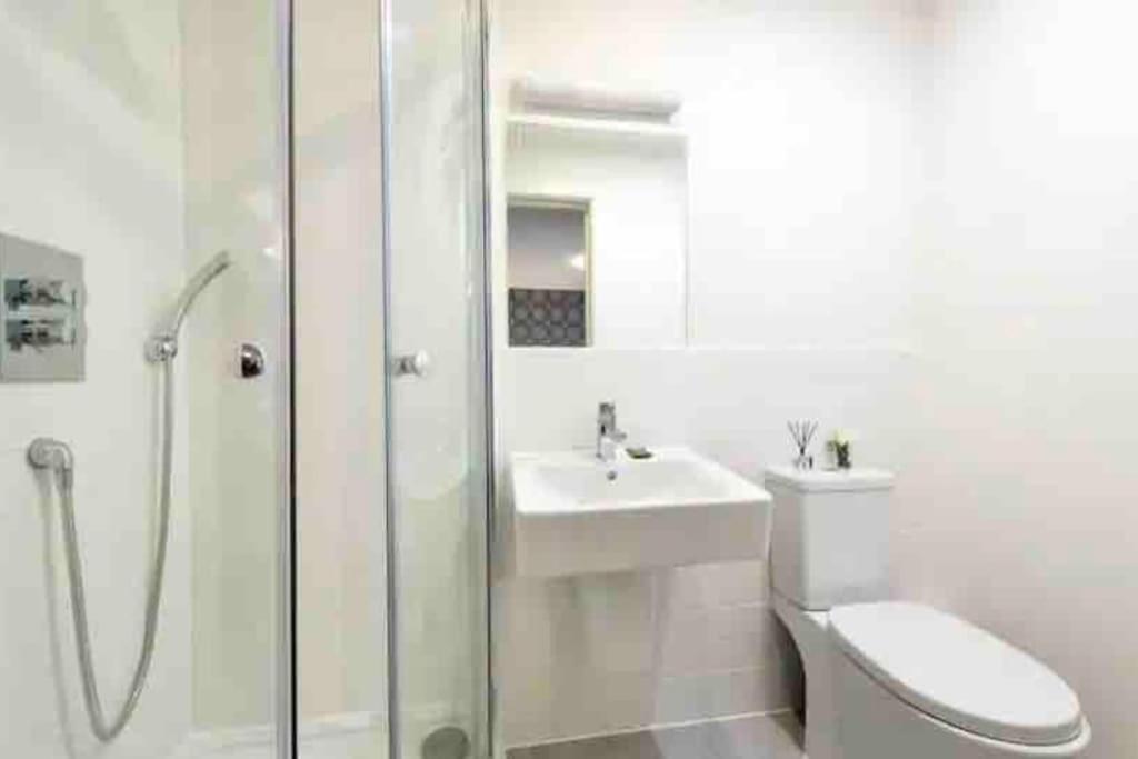 Reed Warbler - Hm111 - Lower Mill Estate Penthouse Apartment With Spa Access Somerford Keynes Luaran gambar